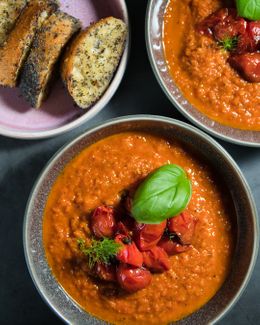 Easy & Fresh Tomato-Fennel Soup